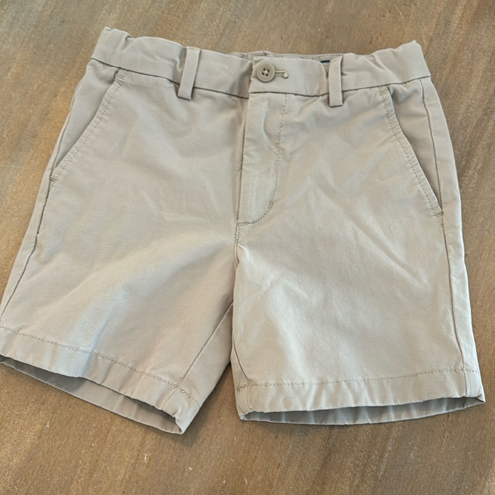 Boys vineyard vines performance shorts size 5 like new